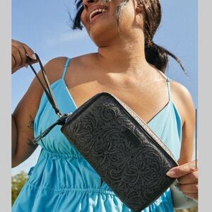 Consuela Steely Wristlet Expandable Wallet - Charcoal